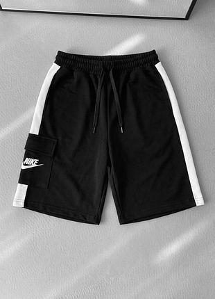 Чоловічі шорти nike в чорному кольорі