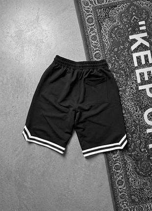Базові чоловічі шорти в чорному кольорі