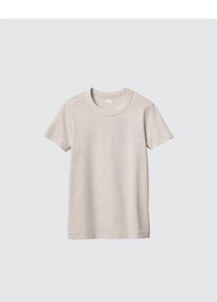 Базовая плотная футболка uniqlo