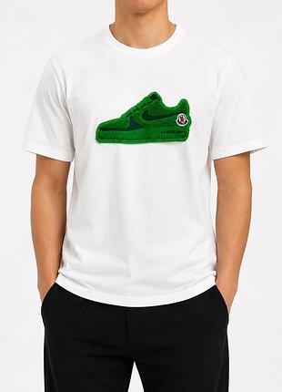Футболка moncler біла з вишивкою кросівка, розмір s