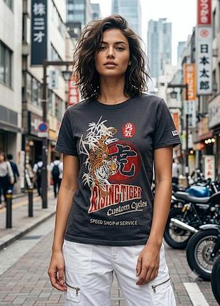 Стильная футболка superdry с принтом тигра и стразами (р. u9 12 / m-l)