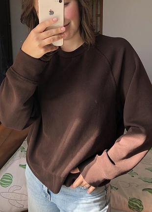 Коричневий світшот у рубчик , вільний крій , занижена лінія плечей