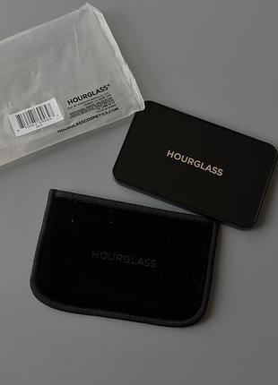 Дзеркало маленьке hourglass в футлярі