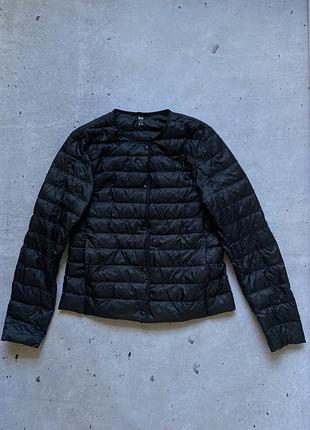 Чорна ультралегка пухова куртка uniqlo