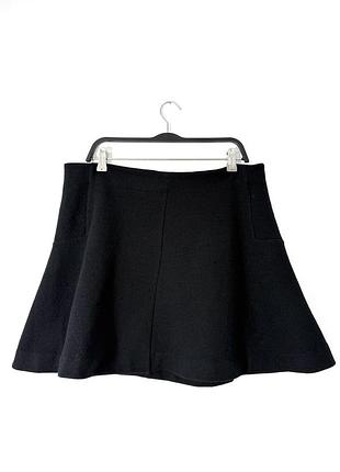 Черная короткая юбка из смеси шерсти cos