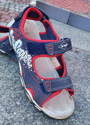 Босоножки кожаные на мальчика lee cooper 35 р