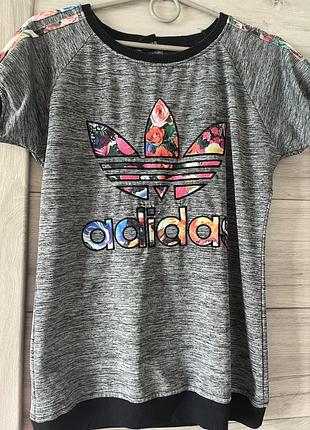 Футболка adidas, розмір м