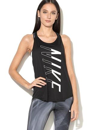 Чорна жіноча спортивна майка nike dri-fit із великим білим логотипом