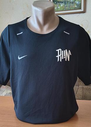 Футболка nike run.