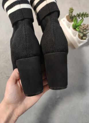 Черевики-шкарпетки чорні ботильйони чоботи-панчохи круглий каблук6 фото