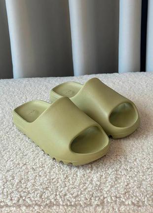 Шльопанці yeezy