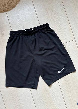 Спортивные шорты от nike тоненькие м