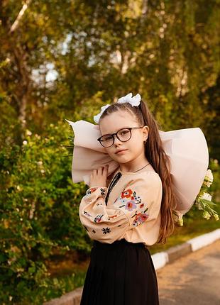 Вишиванка для дівчинка бежева 3