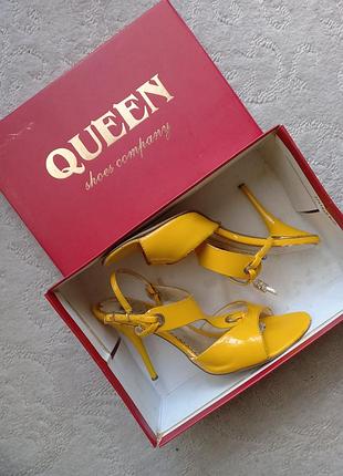 Босоніжки queen 38