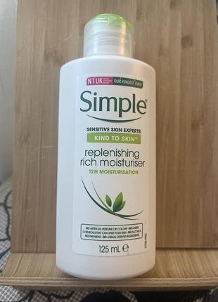 Відновлювальний крем для обличчя simple kind to skin replenishing rich moisturiser об'ємом 125 мл.