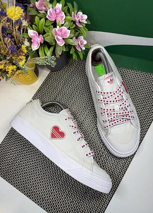 Оригинальные кроссовки adidas