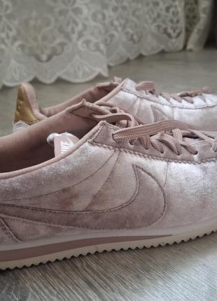 Жіночі кросівки nike