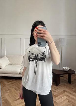 Футболка з бюстом