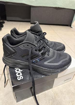 Adidas кросівки