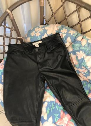 Кожаные брюки h&m 2