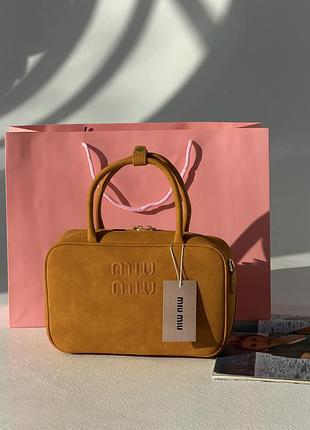 Сумка miu miu top-handle bag замша бежевая