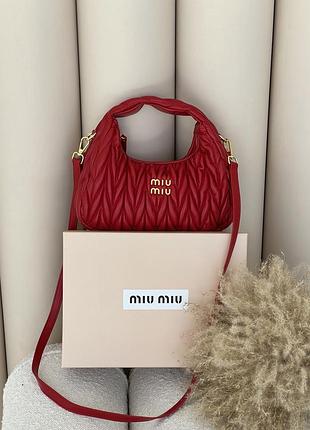 Сумка miu miu wander matelassé napa leather hobo bag красный