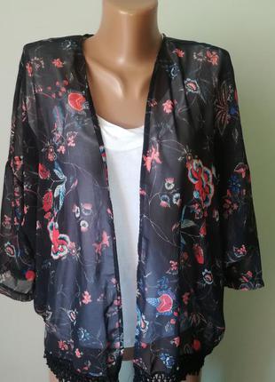 Шифоновая накидка в яркие цветы