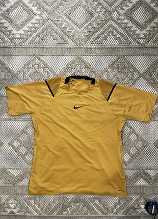 Чоловіча футболка nike pro aeroadapt