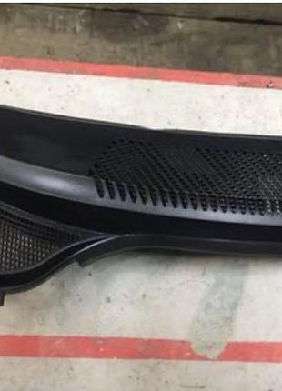 Бу пластик под лобовое стекло жабо renault scenic 1, 8200050331