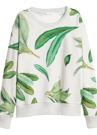 Свитшот от бренда h&amp;m выполнен в белом цвете с зеленым ботаническим принтом