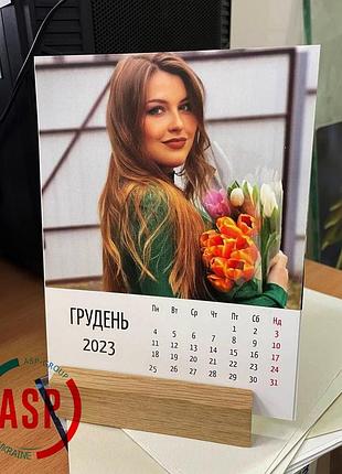 Фотокалендарь с вашими фотографиями на деревянной подставке 2026, формат 12×16 см.