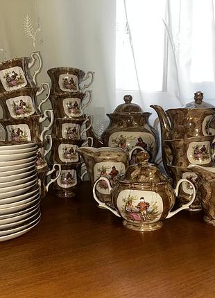 Сервіз 13 чашок, 18 блюдець, цукорницю, 2 чайники та 2 молочники