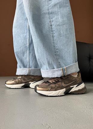 Жіночі кросівки nike v2k runtekk brown