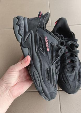 Оригінальні кросівки adidas