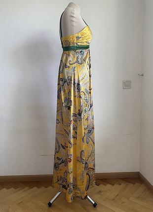 Яскрава сукня 3