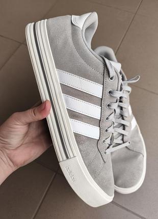 Оригинальные кроссовки adidas