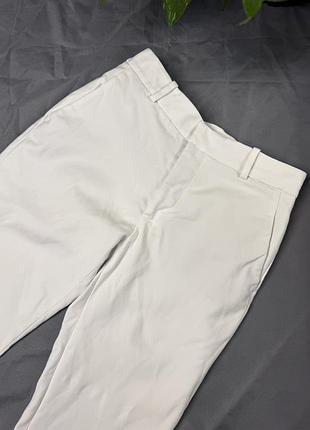 Білі брюки чиноси zara