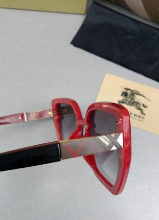 Женские солнцезащитные очки burberry черные с красным градиент7 фото