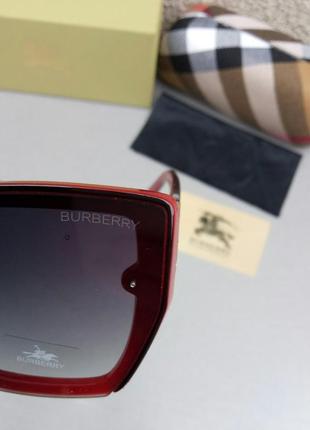 Женские солнцезащитные очки burberry черные с красным градиент8 фото