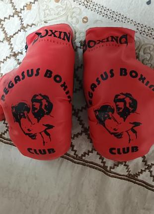 Дитячі боксерські рукавиці pegasus boxing club golden gloves червоні для боксу та тренувань дитячий боксерський набір