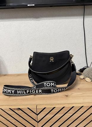 Жіноча чорна шкіряна сумка tommy hilfiger💛
