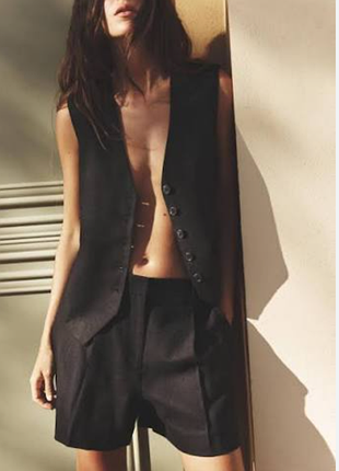 Шорты из льна с защипами zara
high-waist linen bermuda shorts with darts