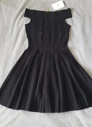 Платье balmain черное с открытыми плечами и блестками, р.36