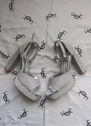Босоножки small swan