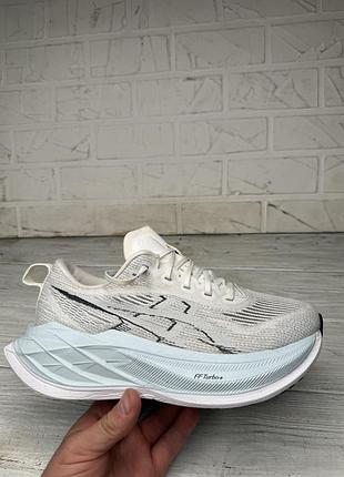 Крутые беговые кроссовки asics superblast 2