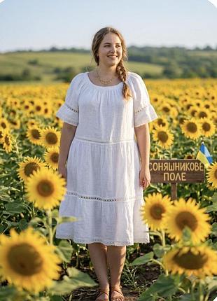 Ніжна лляна ярусна сукня з мереживом італія