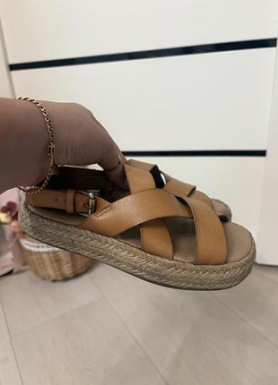 Трендові босоніжки zara