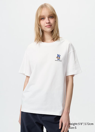 Біла бавовняна футболка з графікою pop mart ut uniqlo