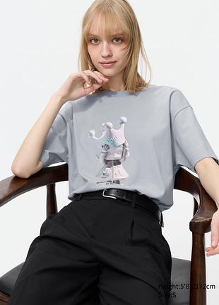 Сіра футболка з графікою pop mart ut uniqlo