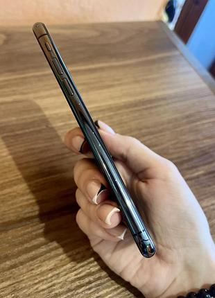 Продам     iphone xs 256gb, оригінал, все працює, 4 чохли в подарунок 4